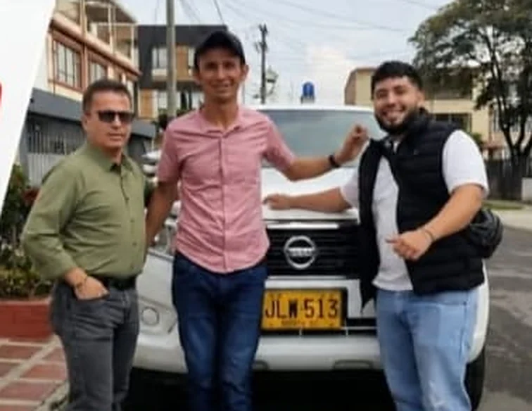 Entrega de un vehículo a un cliente de Autoscol