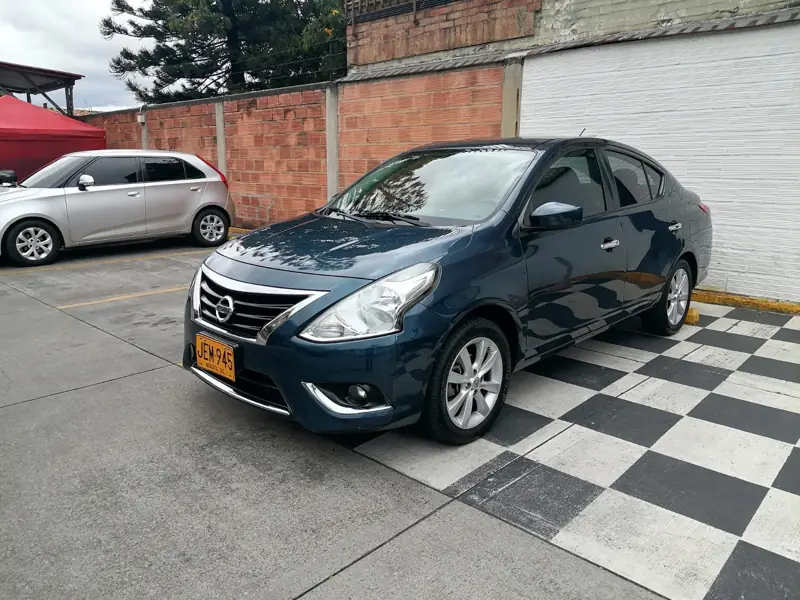 Nissan Versa disponible en Autoscol